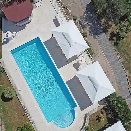 D1mora Roccoli3 - In With Pool Apartmán