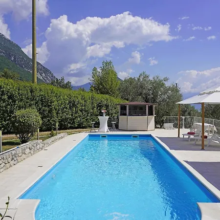 D1mora Roccoli3 - In With Pool